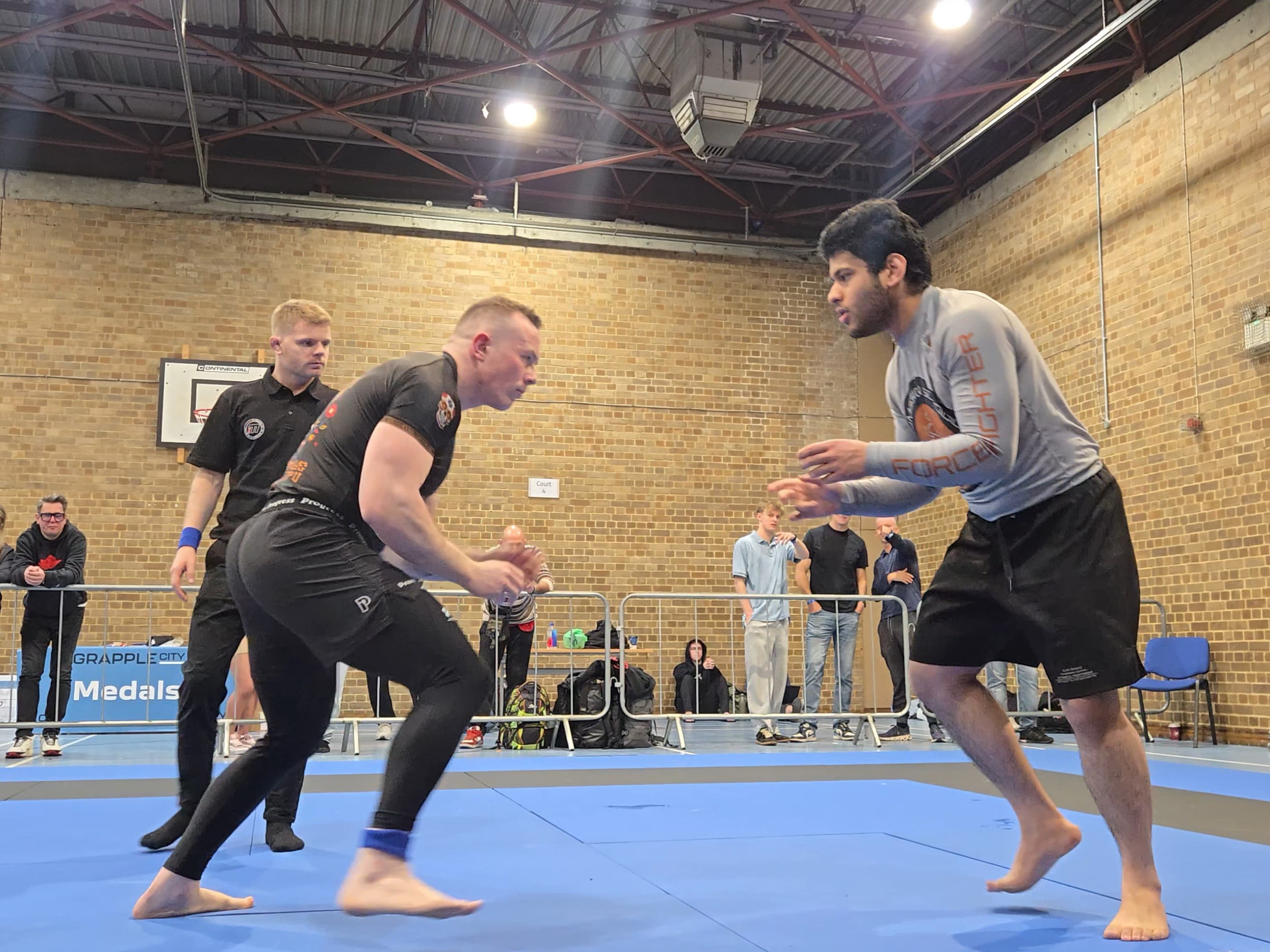 Eye to eye. The work walks onto the mat.